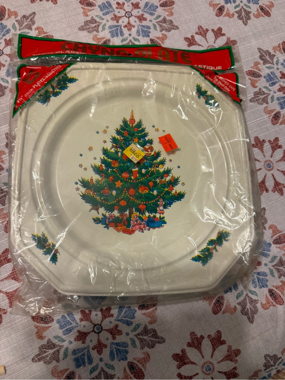 Vintage Holiday Christmas Tree Dinner Plates - Cream/Green